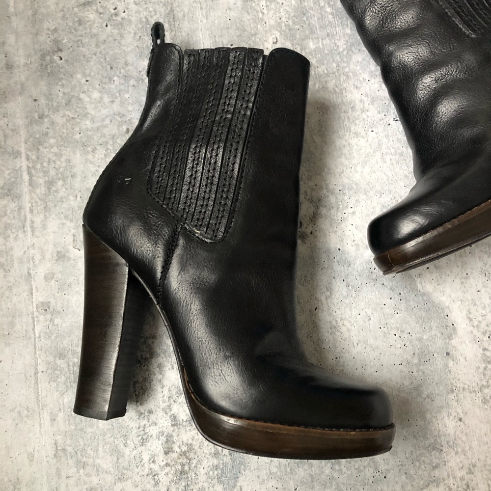 Frye Donna Chelsea Black Leather Heeled Boots - Picture 2 of 7